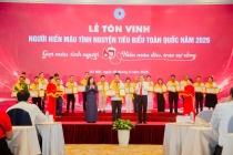 Gần 60 lần hiến máu và câu chuyện tình yêu bắt đầu từ một lần sẻ chia