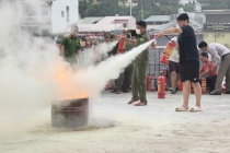 Công an phường Tây Hồ phối hợp tổ chức diễn tập, trải nghiệm phòng cháy, chữa cháy tại cộng đồng