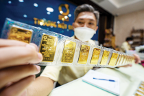 Giá vàng hôm nay 14/10: Vàng thế giới lao dốc, SJC tuột mốc 140 triệu đồng/lượng