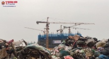 Hàng tấn chất thải sinh hoạt bị xả trộm giữa thành phố
