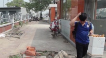 Hà Nội: Những hố ga trên vỉa hè, rình rập chờ 'nuốt' người đi bộ