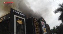 Clip: Toàn cảnh cháy lớn tại quán karaoke  Lake Side - phố Nguyễn Hữu Thọ, Hà Nội