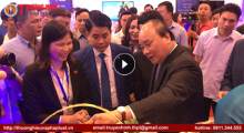 Thủ tướng Nguyễn Xuân Phúc trải nghiệm dịch vụ QR Code tại Diễn đàn về Doanh nghiệp Công nghệ Việt