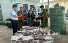 Tạm giữ 16.000 sản phẩm dày dép, quần áo nghi nhập lậu tại Phú Yên
