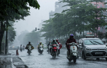 Dự báo thời tiết ngày và đêm 15/6: Bắc Bộ và Nam Bộ mưa vừa, mưa to