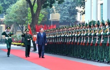 Quân đội nhân dân vững bước dưới cờ Đảng quang vinh 