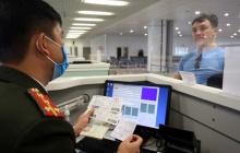 Thực hiện đề nghị cấp thẻ miễn thị thực đặc biệt cho người nước ngoài bảo đảm đúng đối tượng, tiêu chí