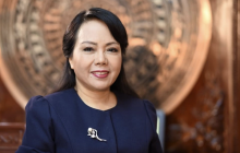 Ông Mai Tiến Dũng giới thiệu doanh nghiệp cho nguyên Bộ trưởng Kim Tiến