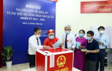 Ông nội tôi hơn 90 tuổi, sức khoẻ yếu, bỏ phiếu bầu cử thế nào?