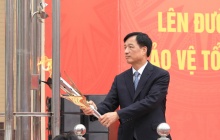 Bí thư Hà Nội thắp đài lửa truyền thống, động viên tân binh Thủ đô lên đường nhập ngũ