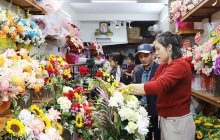 Hoa tươi tăng nhiệt, combo quà tặng 'hot trend' lên ngôi dịp lễ 8/3
