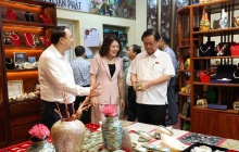 Phó Chủ tịch Quốc hội Lê Minh Hoan về thăm làng nghề xã Chuyên Mỹ, Hà Nội