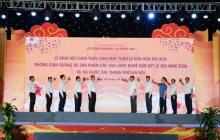 Khai mạc Lễ hội Chùa Thầy, gắn kết di sản văn hóa với quảng bá tinh hoa làng nghề Việt