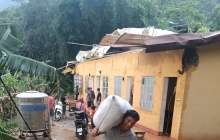 Lào Cai: 20 phút giông lốc, hàng chục ngôi nhà tốc mái