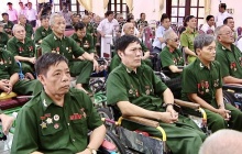 Thủ tướng yêu cầu hoàn thành trao quà cho người có công trước ngày 28/4