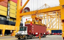 Nhập khẩu bứt tốc, cán cân thương mại thâm hụt gần 17 tỷ USD