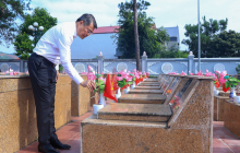 Thủ tướng dâng hương tưởng niệm các Anh hùng liệt sĩ tại tỉnh Lạng Sơn