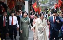 Phu nhân Tổng Bí thư, Chủ tịch nước Tô Lâm và Phu nhân Tổng thống Myanmar thăm làng lụa Vạn Phúc