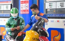 Giá xăng tăng mạnh, vượt 25.000 đồng/lít từ 15h chiều nay 