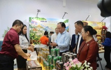 Đặc sản Việt Nam và Lào hội tụ tại Tuần lễ sản phẩm 'Hoa đẹp Chăm Pa'