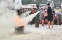 Công an phường Tây Hồ phối hợp tổ chức diễn tập, trải nghiệm phòng cháy, chữa cháy tại cộng đồng