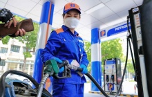 Giá xăng tăng tiếp, xăng E10 vượt 28.000 đồng/lít
