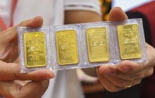 Giá vàng hôm nay 15/10: Thế giới rung lắc, vàng SJC tiếp tục ở ngưỡng thấp
