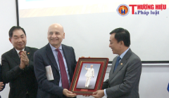 Hội hữu nghị Italia - Việt Nam trao tặng 2 ấn phẩm đặc biệt cho Bảo tàng Hồ Chí Minh