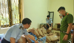 Ngăn chặn 1,5 tấn chân lợn đông lạnh bốc mùi hôi thối chuẩn bị 'tuồn' vào nội địa tiêu thụ