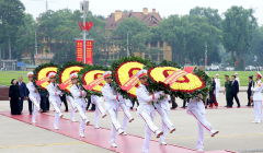 Lãnh đạo Đảng, Nhà nước vào Lăng viếng Chủ tịch Hồ Chí Minh và tưởng niệm các Anh hùng liệt sĩ