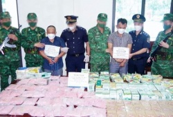 Hà Tĩnh:  Bắt 2 đối tượng quốc tịch Lào đang vận chuyển 70kg ma túy