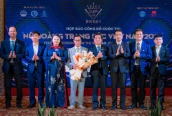 Nghệ nhân Nguyễn Văn Bốn và câu chuyện đằng sau vương miện Vân Phong Phượng Vũ