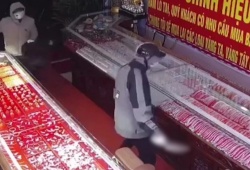 Ninh Bình: Truy bắt 2 đối tượng cướp tiệm vàng