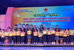 Quỹ Vì cuộc sống tươi đẹp trao tặng 200 triệu đồng cho học sinh khó khăn tại Đồng Nai