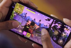 Apple bị kiện vì xóa trò chơi điện tử Fortnite