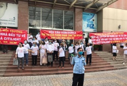 TP.HCM: Nhà đầu tư căng băng rôn tố công ty Vimedimex “lật kèo”