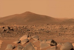 NASA phát hiện các tảng đá bí ẩn trên sao Hỏa