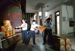 Hà Giang: Tạm giữ gần 1000 chai bia nhập lậu