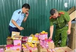 QLTT liên tiếp thu giữ nhiều loại bánh kẹo nhập lậu dịp Tết Trung thu