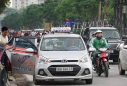 Xe ô tô kinh doanh vận tải hành khách bằng taxi phải có phù hiệu 'XE TAXI'