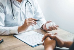 Sữa và thực phẩm chức năng “lách luật” vào toa thuốc: Bộ Y tế ra tay chấn chỉnh