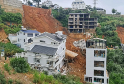 Bộ Xây dựng chỉ đạo dừng các công trình có nguy cơ gây sạt lở