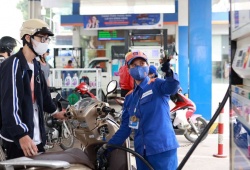 Giá xăng dầu trong nước sẽ được điều chỉnh sớm hơn 1 ngày