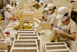 Hoa Kỳ hoãn tăng thuế đối với một số sản phẩm gỗ thành phẩm