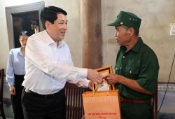 Bộ Nội vụ hướng dẫn tặng quà của Chủ tịch nước nhân dịp Tết Bính Ngọ 2026