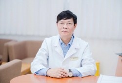 Chuyện nghề của vị bác sĩ 40 năm “chọn việc khó” để bệnh nhân ung thư được đi thêm quãng đường dài hơn