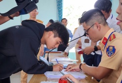 Phó Thủ tướng yêu cầu Bộ Công an đổi mới toàn diện công tác sát hạch và cấp GPLX