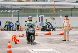 Bộ Công an bỏ bài thi hình số 2 khi sát hạch bằng lái xe máy