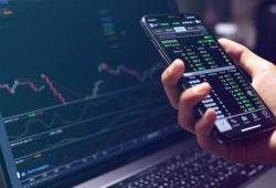 Phạt loạt cá nhân giao dịch 'chui', thao túng cổ phiếu