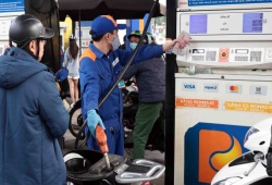 Giá xăng dầu đồng loạt tăng mạnh, dầu hỏa tăng hơn 7.000 đồng/lít